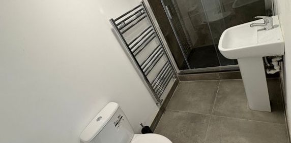 Flat 1, 21 Silver Street - Photo 2