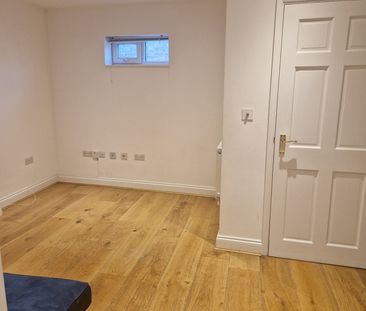 2 Bed Detached House, Alexandra Road, CR0 - Photo 2
