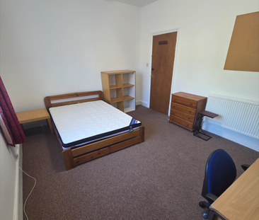 5 Bed Student Accommodation - Photo 3