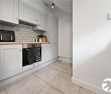 3 bedroom flat to rent - Photo 2