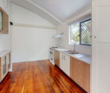 City Fringe Living in Converted Grand Queenslander - Photo 6