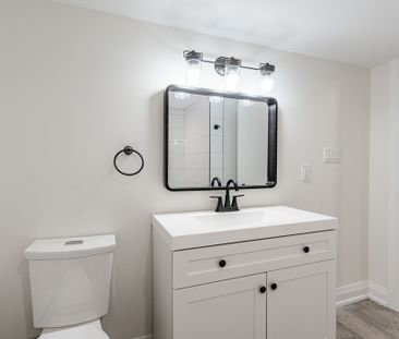 Bright 2 Bedroom Lower Unit in Welland! - Photo 4