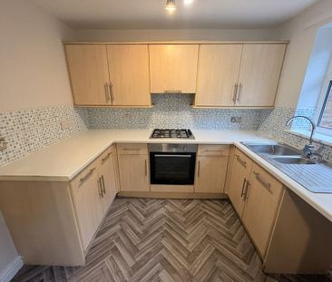 3 bedroom semi-detached house to rent - Photo 3