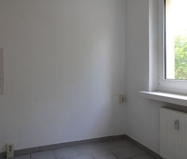 Schöne 3 Zimmer-Wohnung mit Dusche und Loggia sucht neuen Mieter! - Foto 4