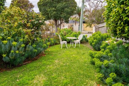 BOUTIQUE VILLA IN PRIZED BEACHSIDE POCKET! - Photo 5
