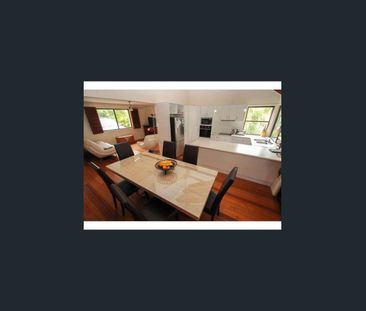 Beachside Home in a Prime Alexandra Headland Location - Photo 2