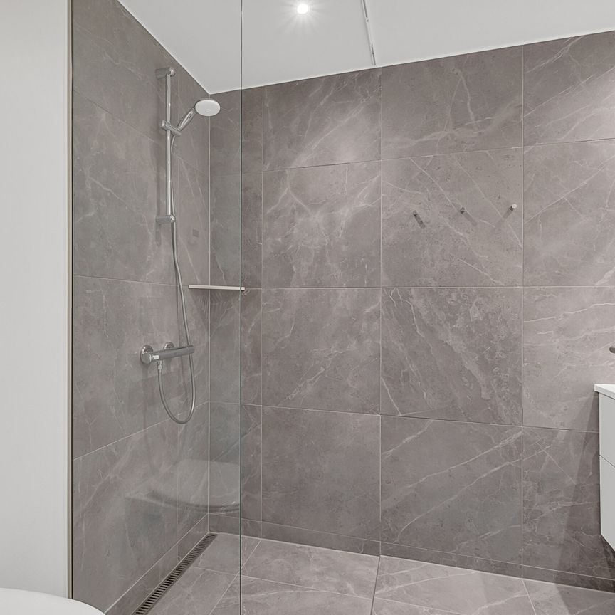 Moderne 4-værelses lejlighed med altan og udsigt i Nørresundby - Foto 1