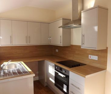 2 bedroom semi-detached house to rent - Photo 3