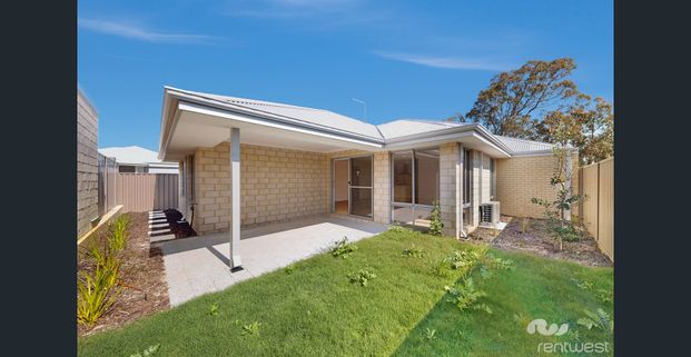 SPACIOUS FAMILY HOME IN BYFORD - Photo 1