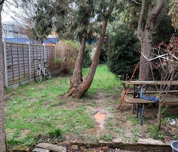 Room in a Shared House, Carlyle Road, E12 - Photo 5