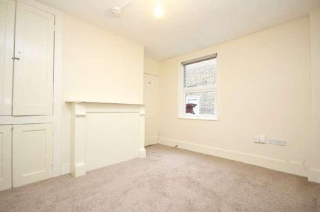 Eastern Road, Romford, Essex, RM1 - Photo 2