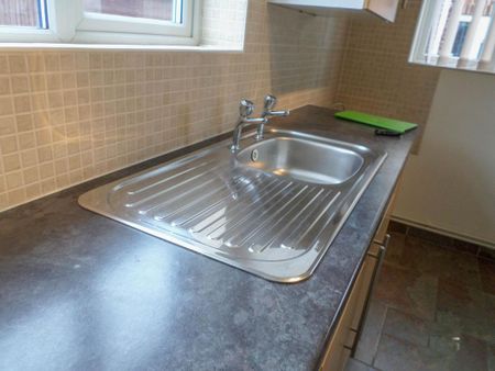 2 bedroom semi-detached house to rent - Photo 3