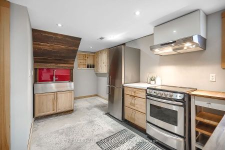 For Lease - 6 Thirty First Street Unit# LOWER, Toronto, Ontario - Photo 4