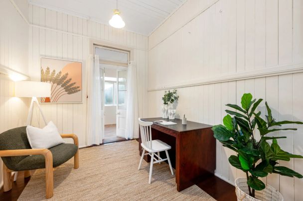 Sky-high position with lifelong, grandstand city views – 3.3km to CBD - Photo 1