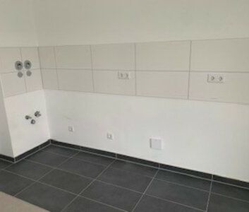 Moderne 2 Zimmer Wohnung mit großem Balkon und Fensterfron - Photo 1