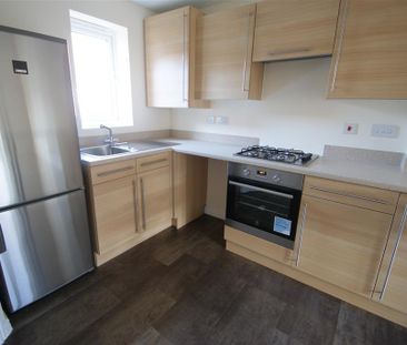 2 bedroom semi-detached house to rent - Photo 3