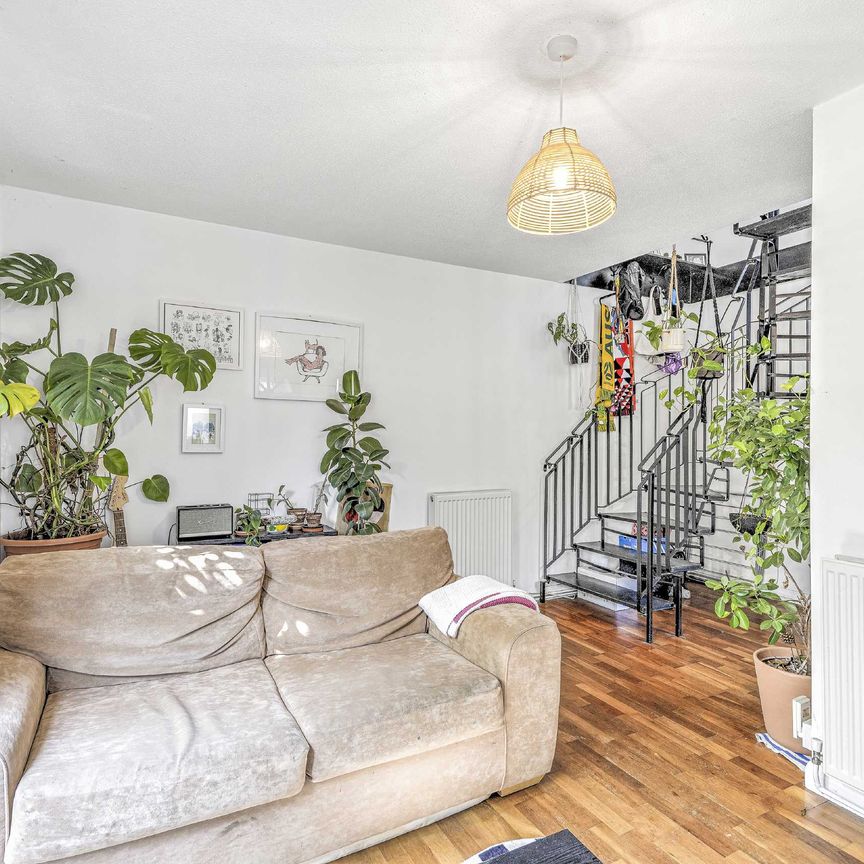 College Gardens, London, SW17, London - Photo 1