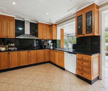 Versatile Coastal Home With Dual Occupancy Potential - Photo 2