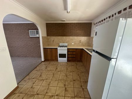 Neat and Tidy 2 Bedroom Unit - Photo 5