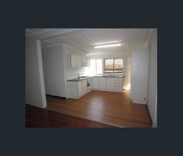 Charming 1-Bedroom Apartment in Greenslopes - Photo 3