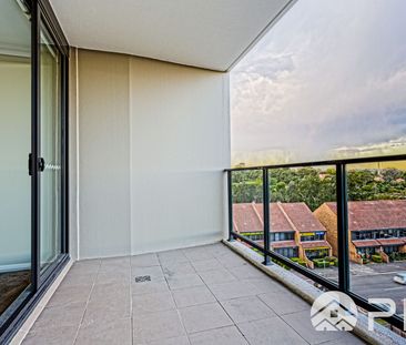 Modern and spacious apartment, located in one of Parramatta's premi... - Photo 6