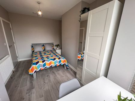 5 Bed Terraced House, Shoreham Street, S2 - Photo 2