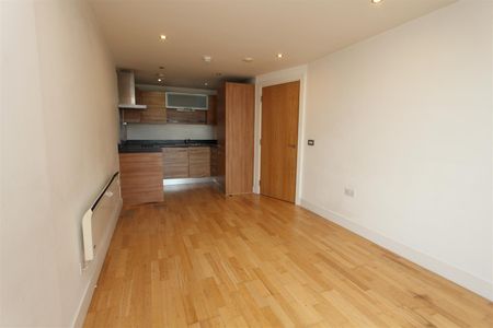 La Salle, Leeds City Centre, LS10 1NH - Photo 2