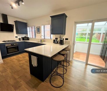 1 bedroom in a house share to rent - Photo 2