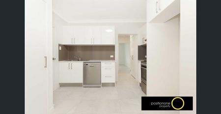 Spacious Ground Floor 1 Bedroom Unit - Photo 3