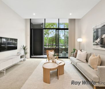 Townhouse-Style Apartment With Courtyard - Photo 4