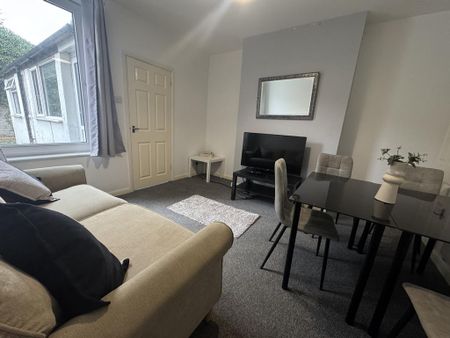 3 bedroom terraced house to rent - Photo 4