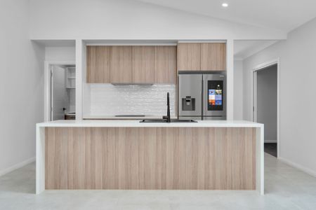Brand new five-bedroom home in Figtree Hill Estate - Photo 3