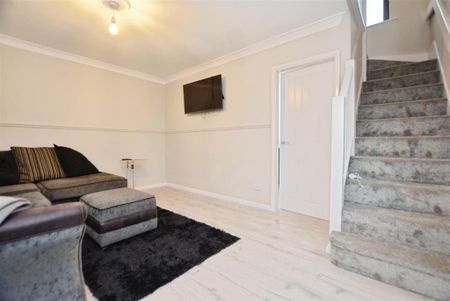 2 bedroom semi-detached house to rent - Photo 3