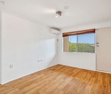 Spacious 1 Bedroom Unit, Light, Refurbished, Small Friendly Complex... - Photo 6