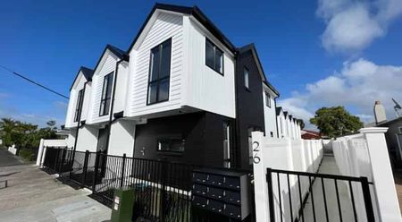 Modern Townhouse in Prime Point Chevalier Location - Photo 4