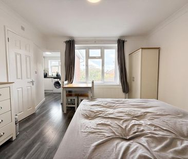 Studio to rent - Photo 6