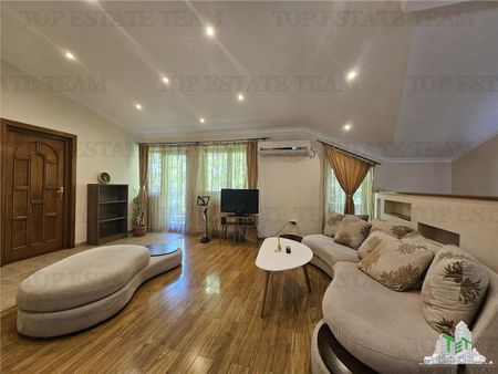 Apartament deosebit, 4 camere, in vila cu intrare separata o oaza de liniste in inima Constantei - Photo 4