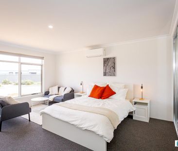 FULLY FURNISHED, LOCKABLE ROOM IN SHARED HOUSE. PRICE INCLUDES UTIL... - Photo 2