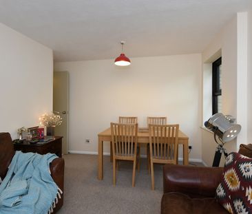 2 Bed Flat, Hallingbury Court, E17 - Photo 3