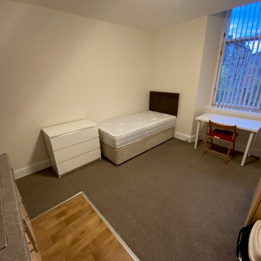 Room in a Shared Flat, Wilton Street, G20 - Photo 1