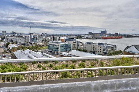 Inner city living central to foreshore, entertainment venues, university and legal precinct - Photo 4