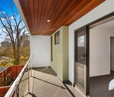 Private Entry with Courtyard – Perfect for Comfortable Living - Photo 5