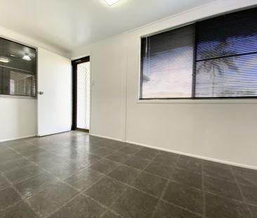 RENOVATED 5 BEDROOM HOUSE WITH ROOM TO MOVE! - Photo 3