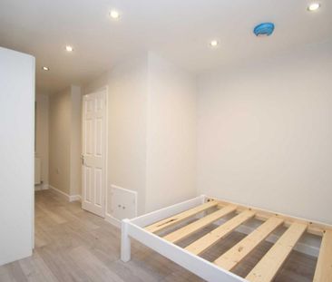 6 bedroom end of terrace house to rent - Photo 4