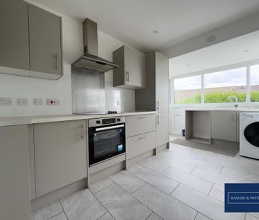 3 bedroom end of terrace house to rent - Photo 5