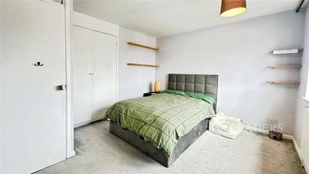 1 bedroom in a house share to rent - Photo 2