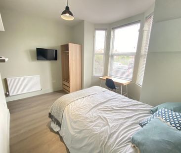 3 bed Apartment for Rent - Photo 4