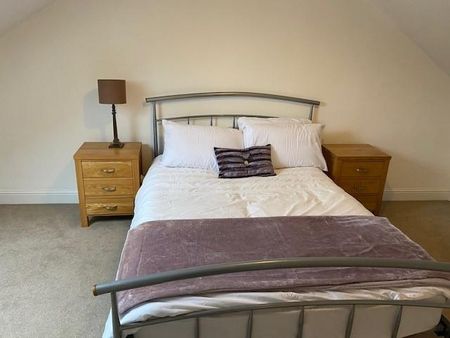3 bedroom flat to rent - Photo 2