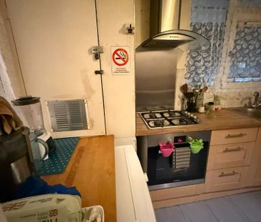 4 bedroom flat share to rent - Photo 4