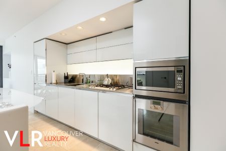 Condo in Downtown Vancouver, BC - Photo 4